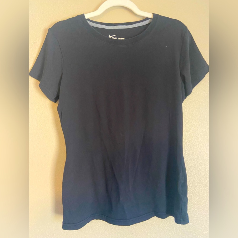 Nike Dri-fit Large Women’s Slim Fit Tee in Solid Black